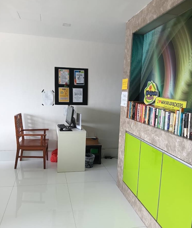 Wakakapackers reception and book exchange